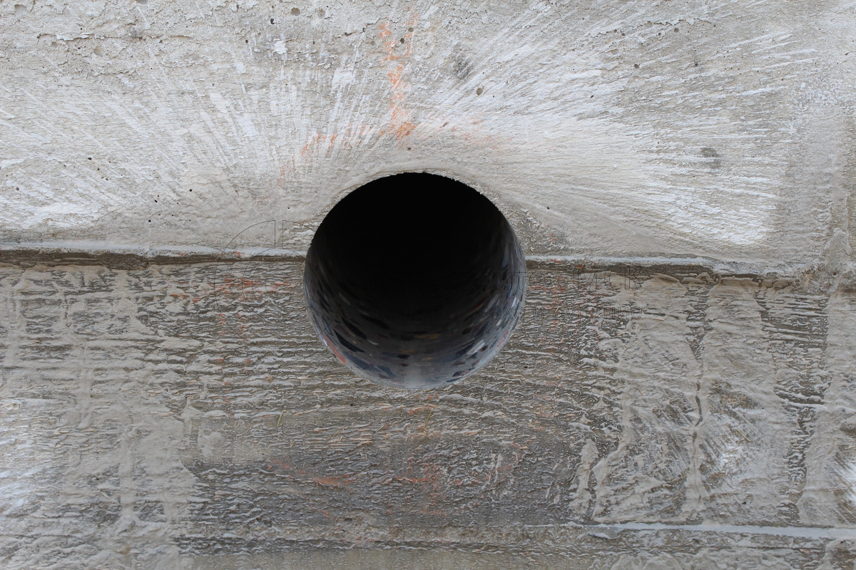 Как пробить отверстие в фундаменте под канализацию: доступные способы